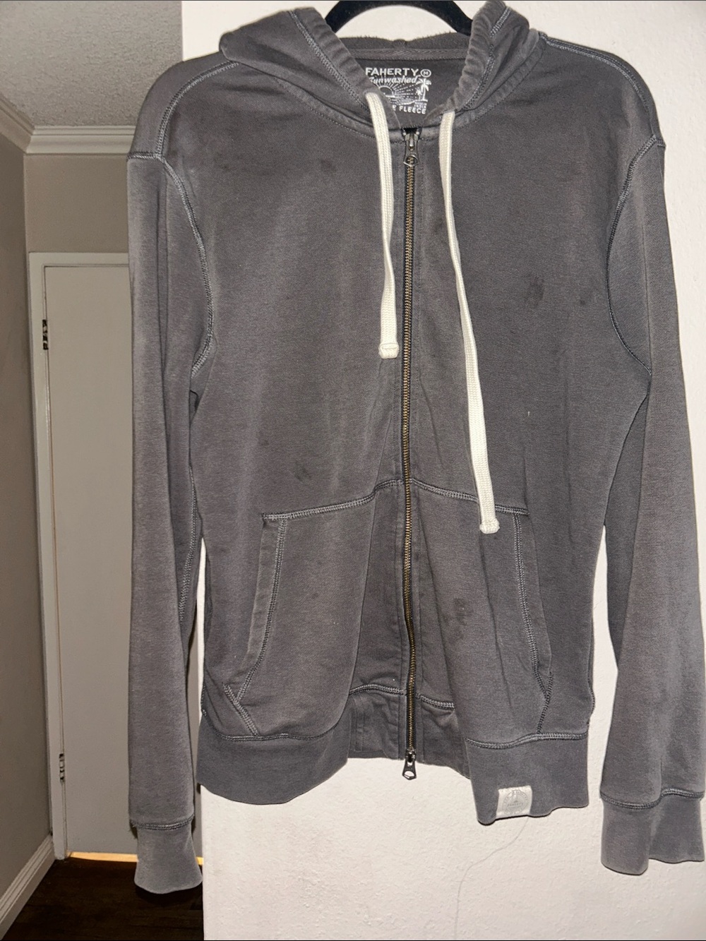 Faherty Vintage Sunwashed Zip Hoodie in Charcoal